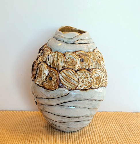 Click to view detail for SL-609 Vessel, Stoneware, Wide Smooth Coils & Texture Medallions $240